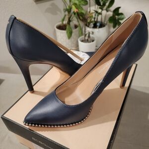 BCBG Hawti - Dark Ink 6.5